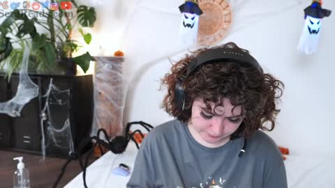 SeraReads online show from October 24, 2025, 3:08 pm