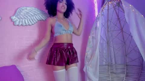 Serena  online show from December 2, 2025, 12:10 pm