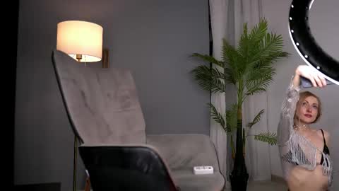 Snapshot of serenagrant chatting on February 19, 2026, 5:36 am SerenaGrant online show from February 19, 2026, 5:36 am