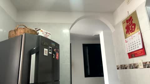 sararoussee online show from March 9, 2025, 7:48 pm