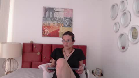 sereneclarks_ online show from January 18, 2025, 9:02 pm