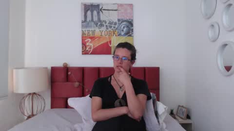 sereneclarks_ online show from January 25, 2025, 6:35 pm