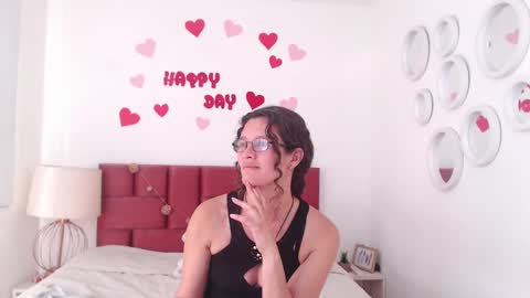 sereneclarks_ online show from February 26, 2025, 6:32 pm