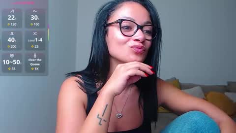 Snapshot of serenesophi chatting on October 19, 2025, 12:44 am SereneSophi online show from October 19, 2025, 12:44 am