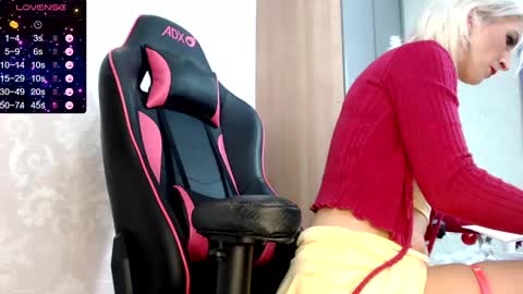 serenexx  your MILF online show from December 20, 2024, 7:12 am