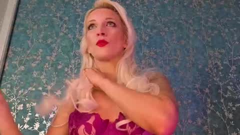 serenexx  your MILF online show from November 19, 2025, 10:15 am