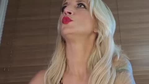 serenexx  your MILF online show from June 25, 2026, 6:40 am