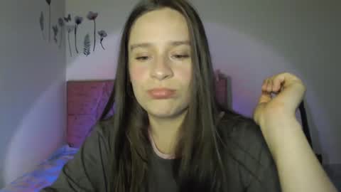 Snapshot of serenity_crystal chatting on October 12, 2025, 10:20 pm serenity_crystal online show from October 12, 2025, 10:20 pm