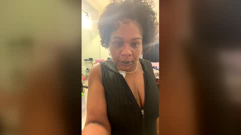 serenity_dayze online show from May 6, 2026, 4:52 am