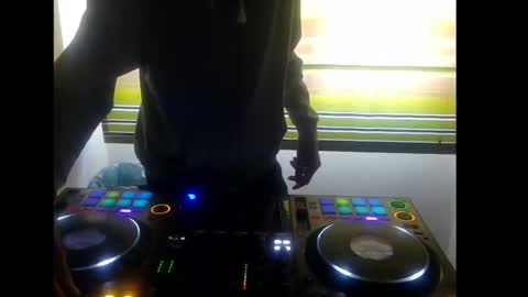 Dj Notorious aka bionik hand online show from February 8, 2025, 11:33 am