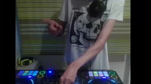 Dj Notorious aka bionik hand online show from September 19, 2025, 6:08 pm