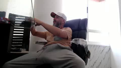 hetero serio discreto online show from June 9, 2026, 8:31 pm