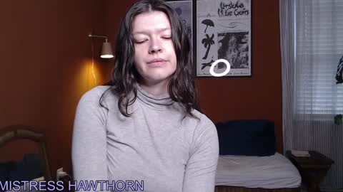Miss Hawthorn online show from December 6, 2024, 6:39 pm