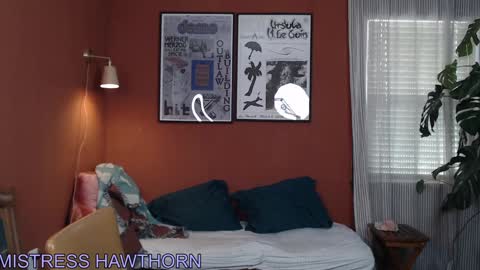 Miss Hawthorn online show from December 19, 2024, 8:02 pm
