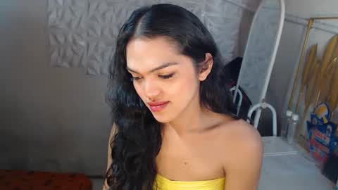 Bella online show from June 11, 2026, 2:53 am
