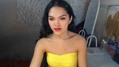Bella online show from June 12, 2026, 1:43 pm