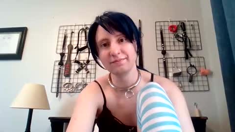Servile Sarah online show from March 17, 2026, 10:02 pm