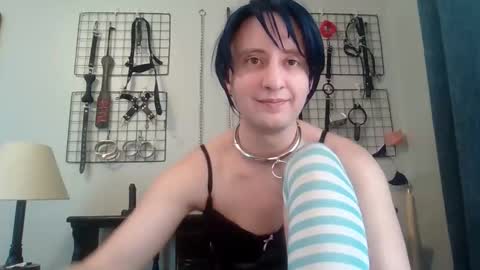 Servile Sarah online show from May 5, 2026, 9:56 pm