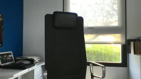 sesamechris92 online show from October 7, 2025, 4:15 pm