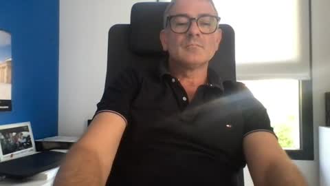 sesamechris92 online show from July 24, 2026, 3:32 pm
