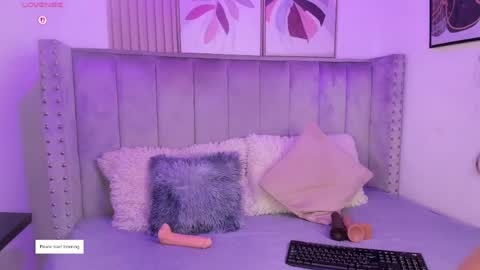 Danna  online show from May 3, 2026, 2:39 am