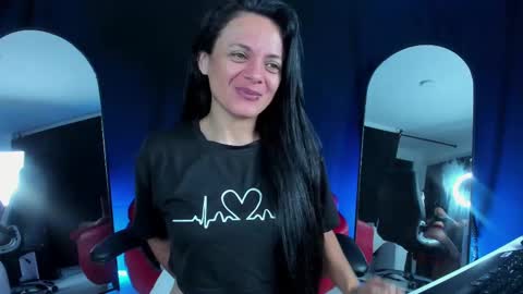 LUCERO online show from October 24, 2025, 3:47 am