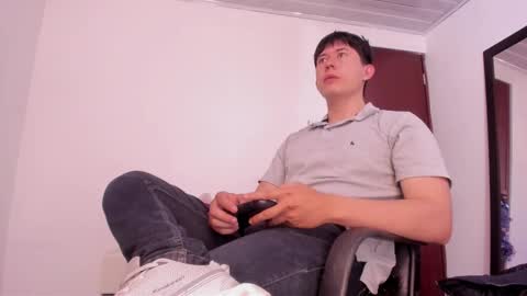 Snapshot of setsuna_10 chatting on September 30, 2025, 10:15 pm david online show from September 30, 2025, 10:15 pm