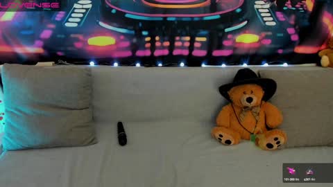 Leyila Johnnyn online show from December 5, 2024, 8:44 pm