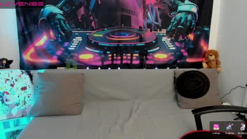 Leyila Johnnyn online show from December 11, 2024, 11:10 pm