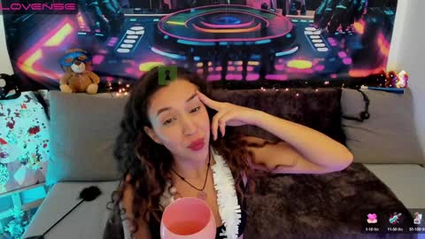 Leyila Johnnyn online show from December 23, 2024, 8:25 pm