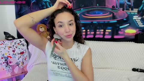 Leyila Johnnyn online show from January 20, 2025, 3:39 pm