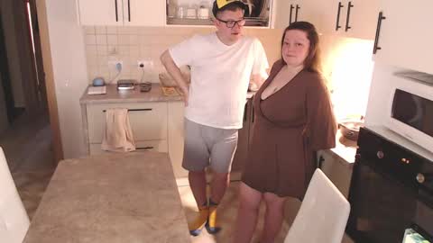 Roxy Kate Mary Alex Arnold online show from April 28, 2026, 2:11 pm