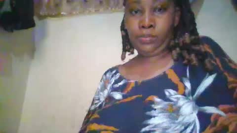 Snapshot of sexie_curvie chatting on October 29, 2025, 5:53 am Maggie online show from October 29, 2025, 5:53 am