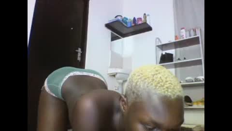 sexqueen02 online show from March 5, 2025, 3:18 am