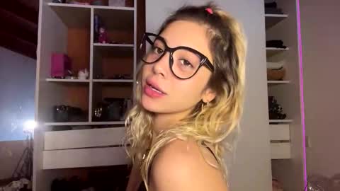 Snapshot of sexsummerr chatting on June 3, 2026, 4:15 am HI Privates are OPEN online show from June 3, 2026, 4:15 am