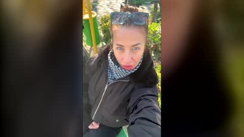 sextilyon online show from December 19, 2025, 10:11 am