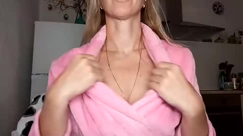 Verona online show from May 10, 2026, 2:17 am
