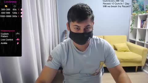 Snapshot of sexxxdickbig chatting on October 21, 2025, 8:37 am Tommy online show from October 21, 2025, 8:37 am