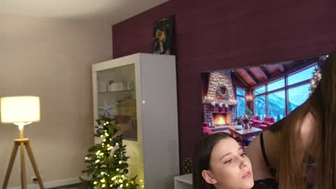 Hannah Monica Annie Andrea Eva Lina online show from December 15, 2025, 8:29 am