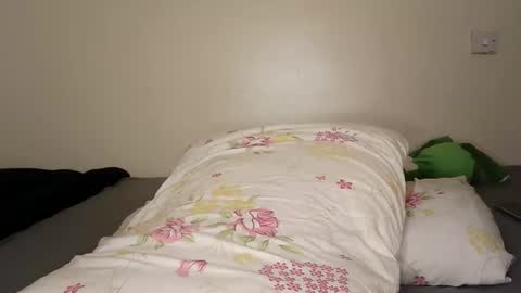 Snapshot of sexxy_bhaddie chatting on March 23, 2026, 12:20 pm kisses online show from March 23, 2026, 12:20 pm