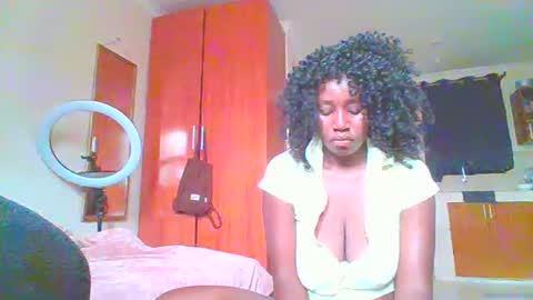Snapshot of sexxy_thick_ebony chatting on September 21, 2025, 6:59 am Sweet doll  online show from September 21, 2025, 6:59 am
