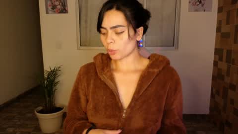 Snapshot of sexxylady__ chatting on February 5, 2025, 11:06 pm Angie online show from February 5, 2025, 11:06 pm