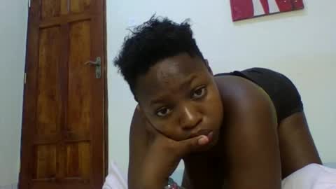 sexy_apple2 online show from October 11, 2025, 9:35 pm