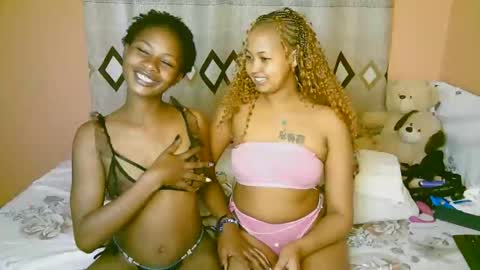 sexy_bluegirl online show from October 7, 2025, 2:25 pm