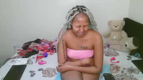 sexy_bluegirl online show from May 13, 2026, 6:22 am