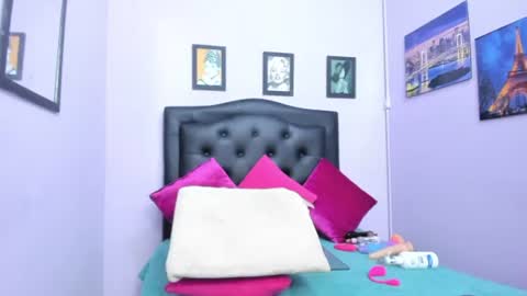 sexy_candy18x online show from June 15, 2026, 12:02 am