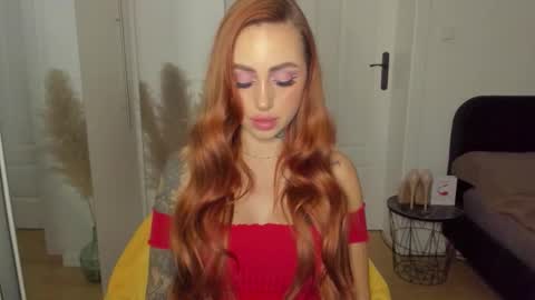 C o r a l i e online show from November 25, 2025, 6:08 pm