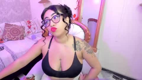  C R I S T A L  online show from February 10, 2025, 8:31 pm