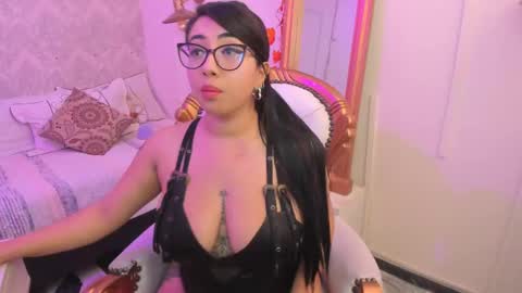  C R I S T A L  online show from February 28, 2025, 8:18 pm