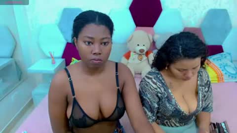 sexy_duo_girl online show from June 14, 2026, 3:30 am